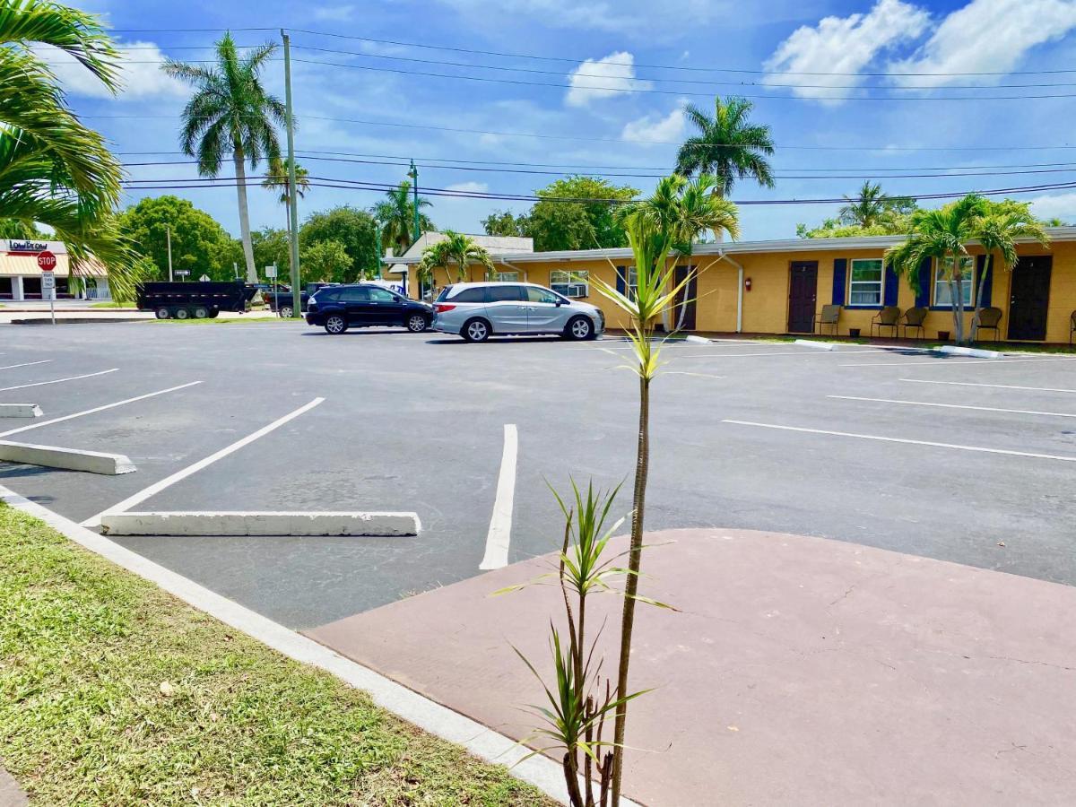 Glades Motel - Naples Exterior photo