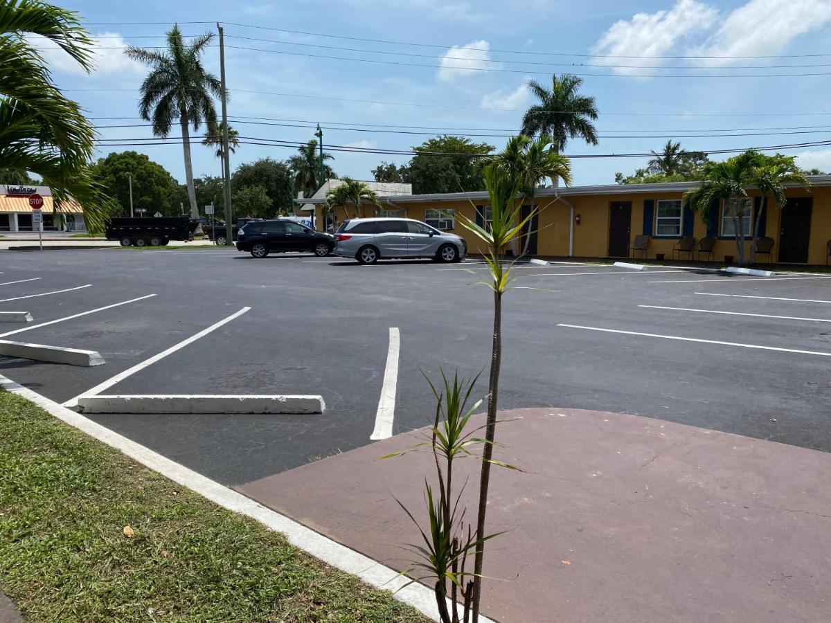 Glades Motel - Naples Exterior photo