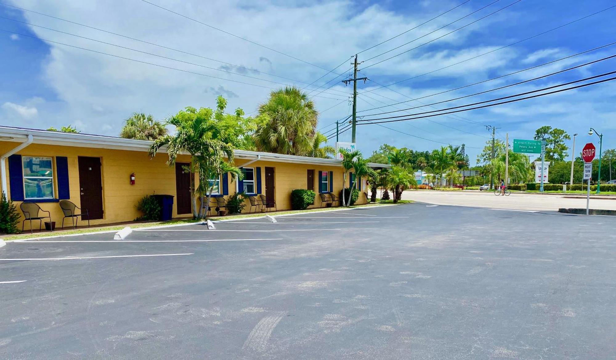 Glades Motel - Naples Exterior photo