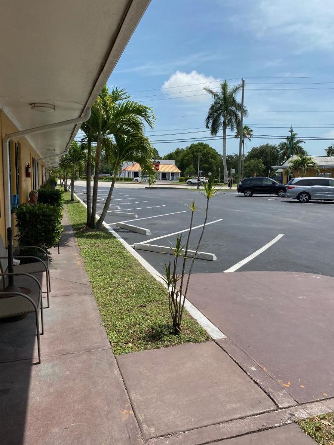 Glades Motel - Naples Exterior photo