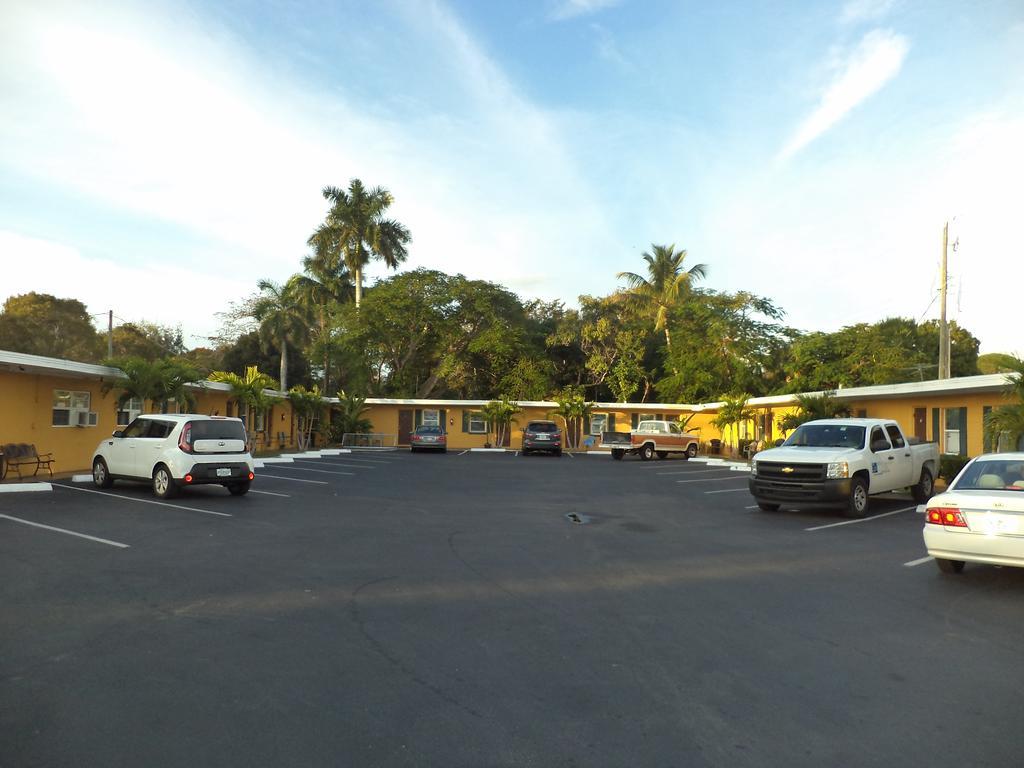 Glades Motel - Naples Exterior photo