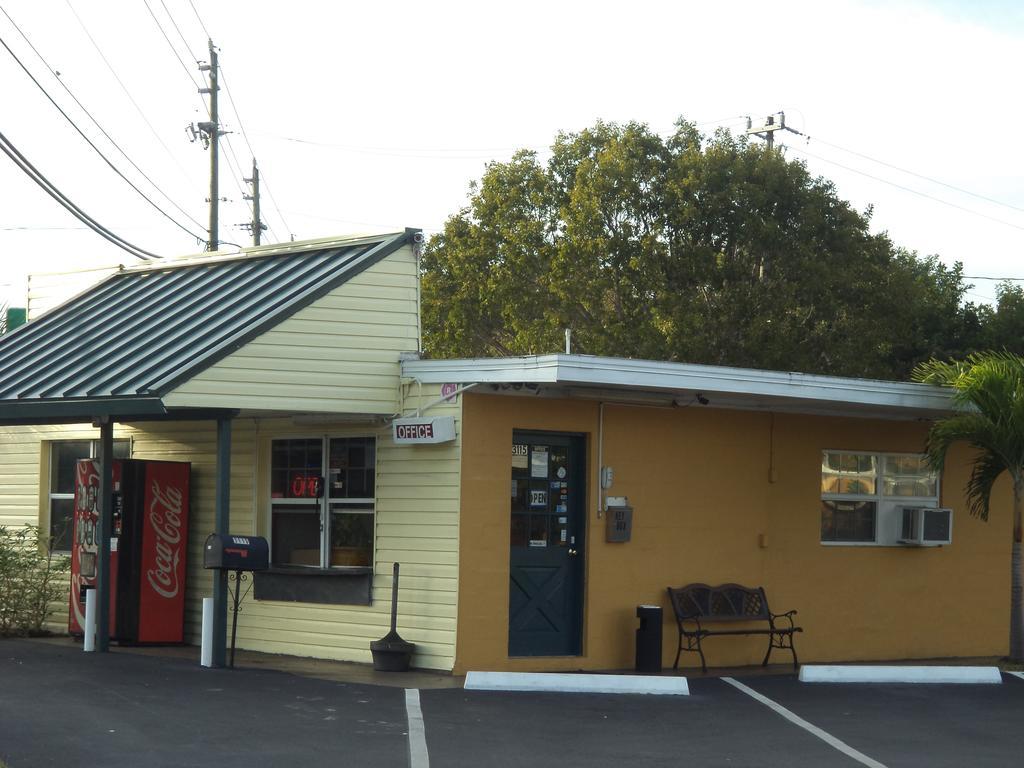 Glades Motel - Naples Exterior photo