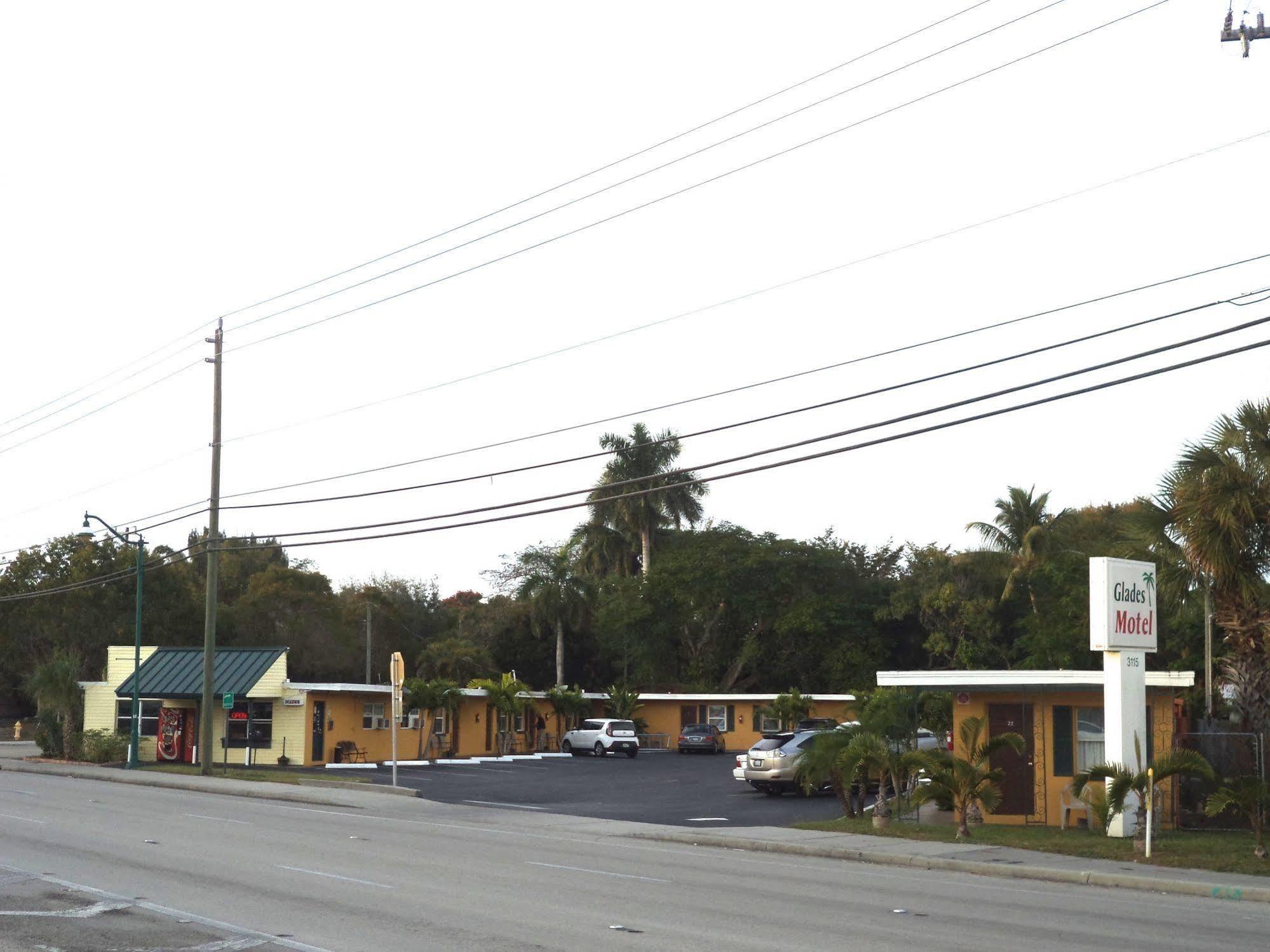 Glades Motel - Naples Exterior photo